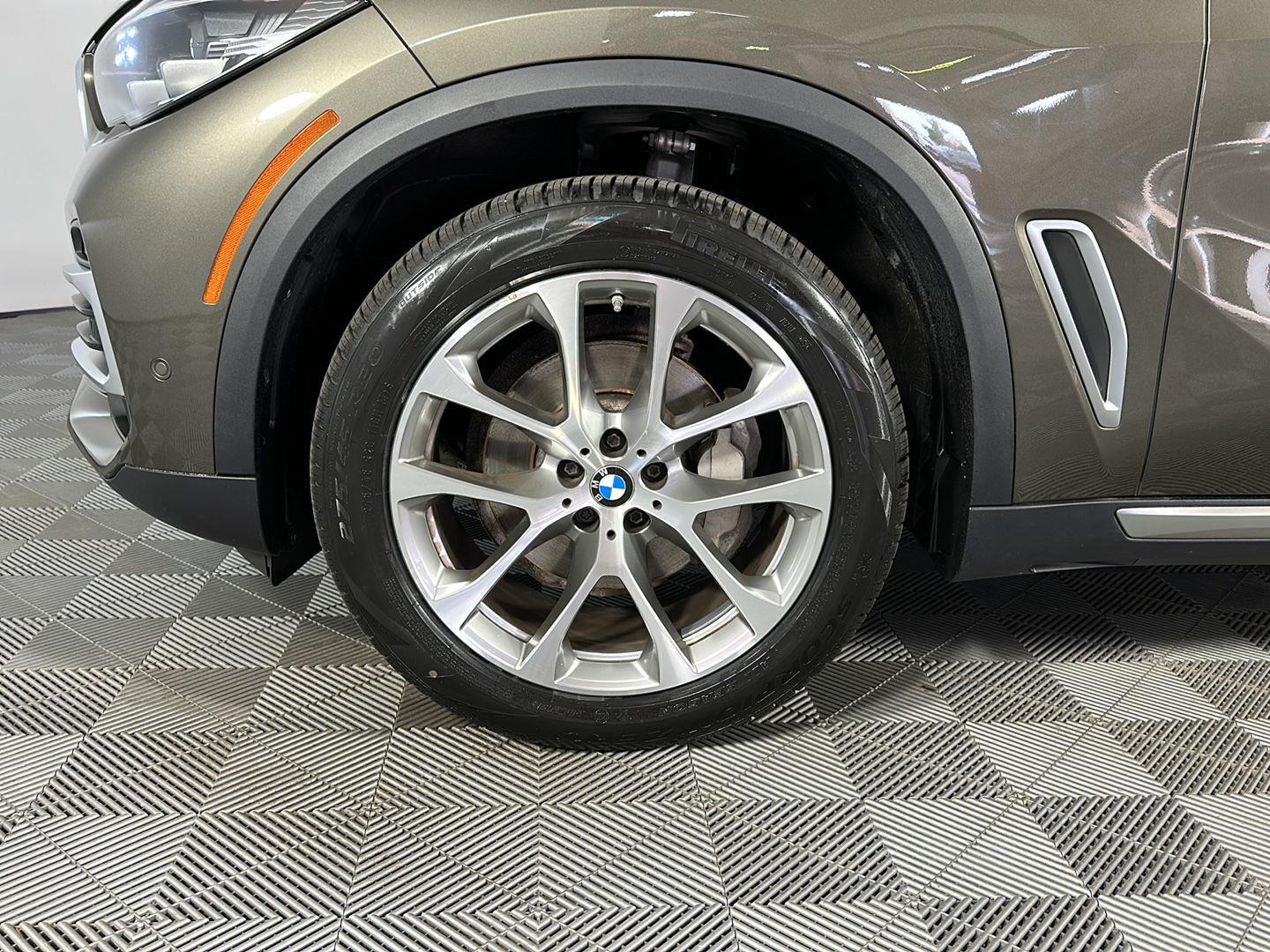 Certified Used 2023 Manhattan Green Metallic BMW xDrive40i image 10
