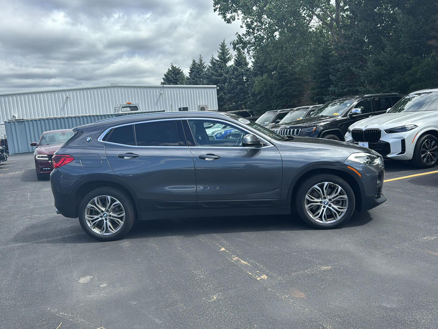 Used 2020 Mineral Gray Metallic BMW xDrive28i image 3