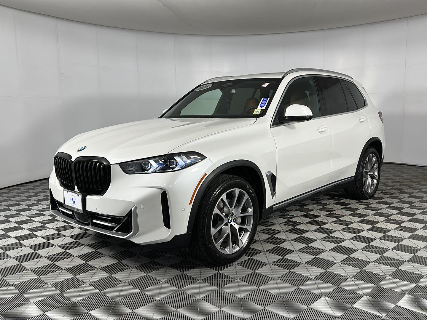 Used 2026 Mineral White Metallic BMW xDrive40i image 4