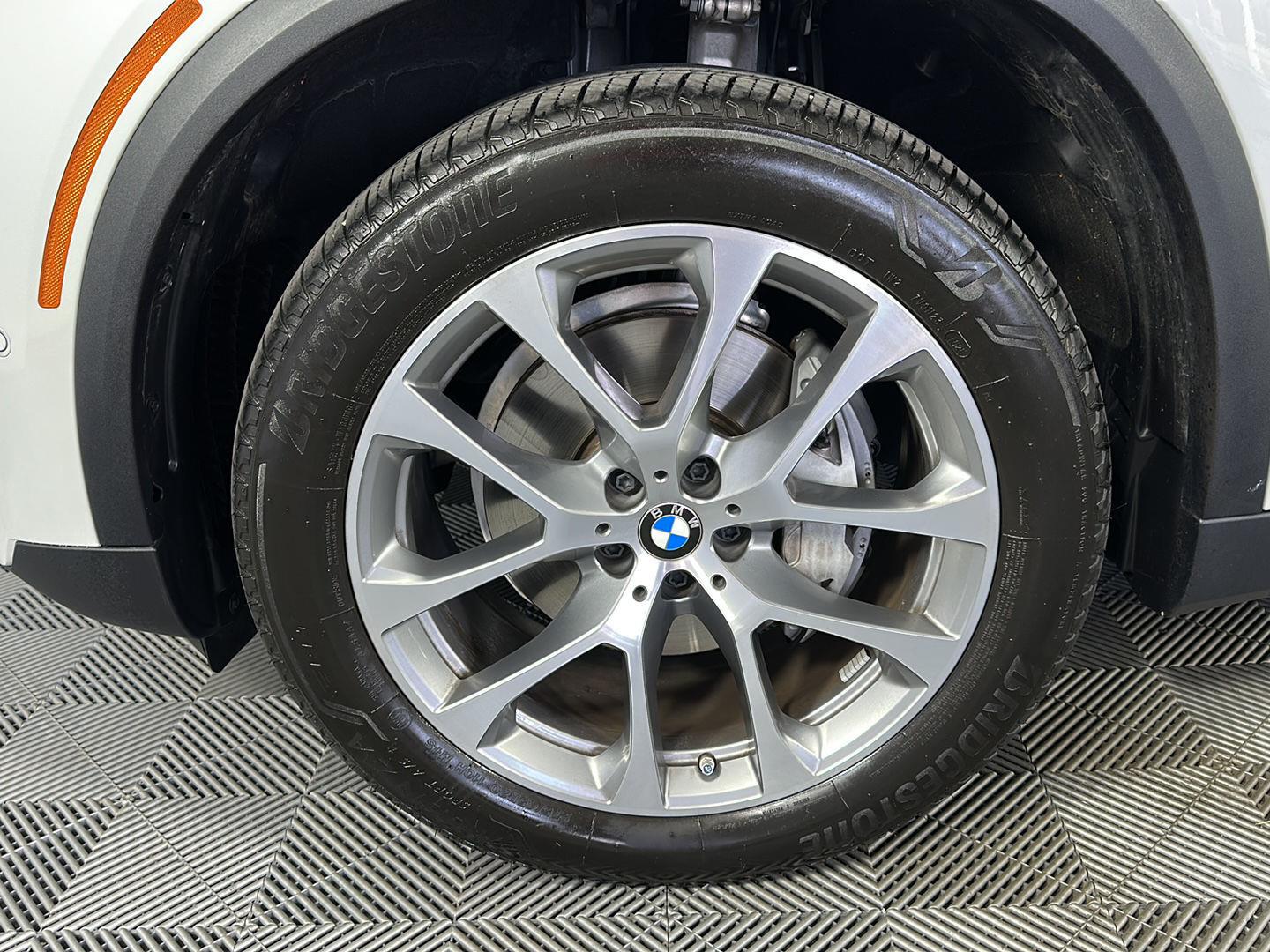 Used 2026 Mineral White Metallic BMW xDrive40i image 6