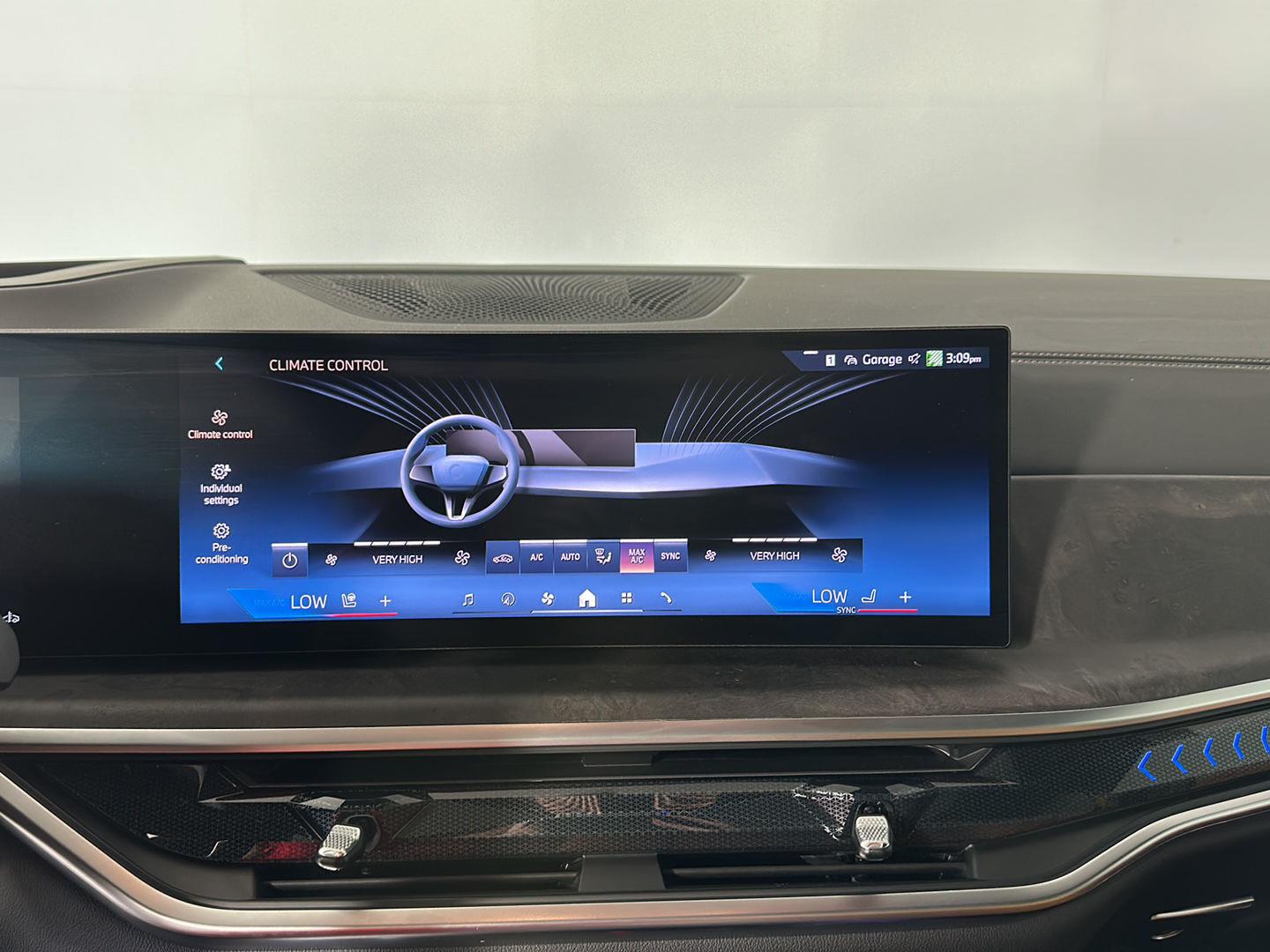 Used 2026 Mineral White Metallic BMW xDrive40i image 13