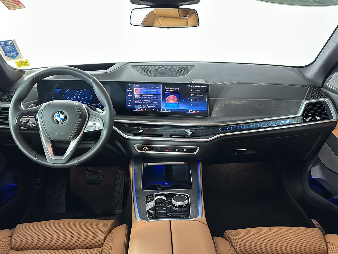 Used 2026 Mineral White Metallic BMW xDrive40i image 2