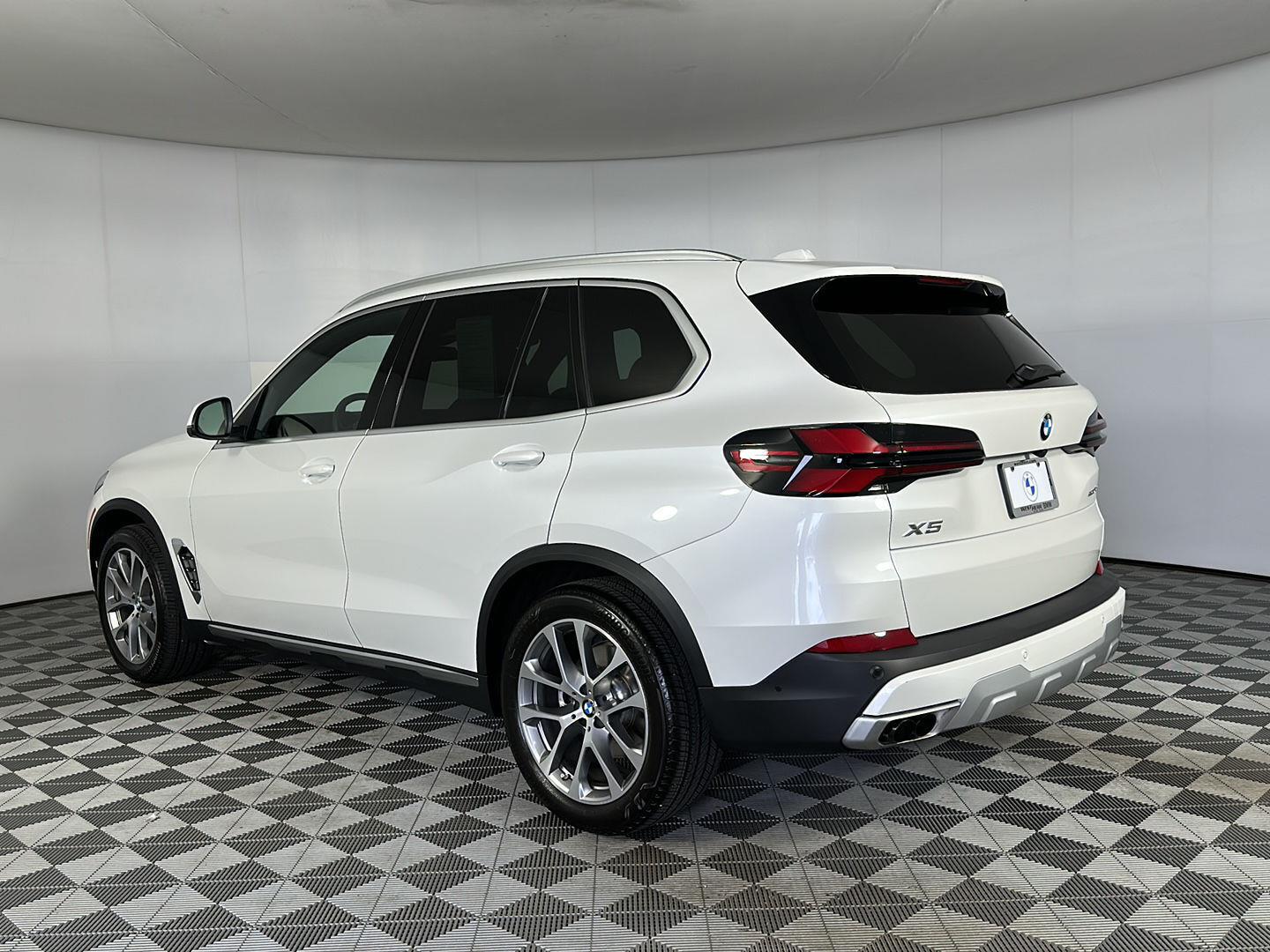 Used 2026 Mineral White Metallic BMW xDrive40i image 21