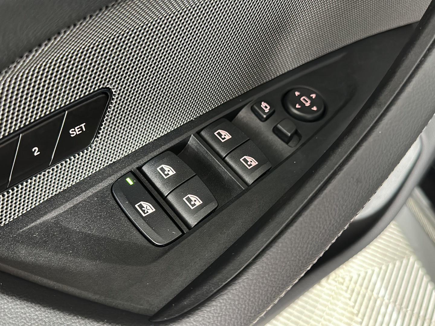 Used 2024 Black Sapphire Metallic BMW M440i xDrive image 8