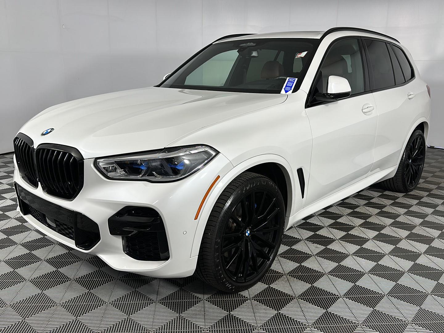 Used 2022 Mineral White Metallic BMW xDrive40i image 5