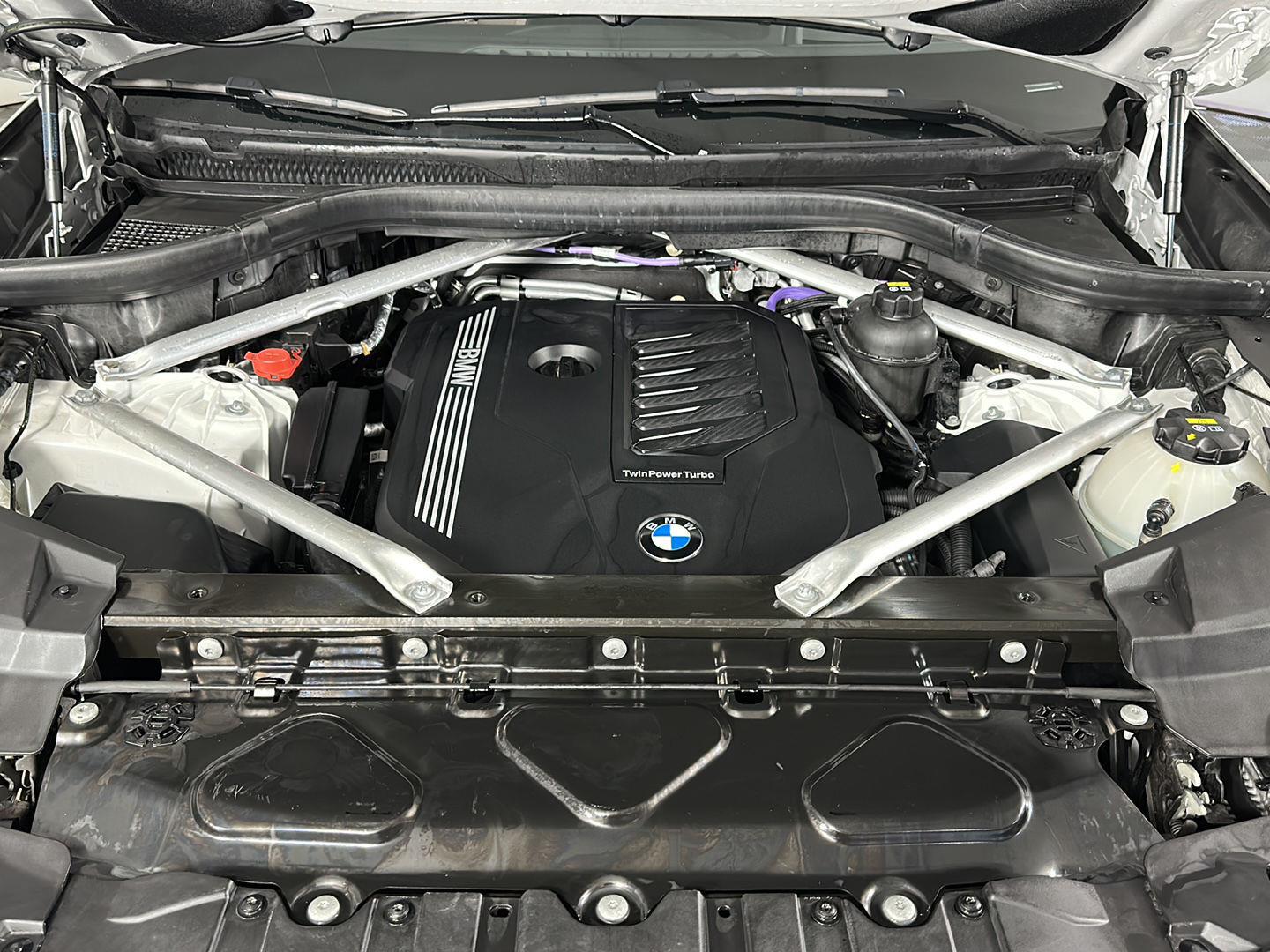 Used 2022 Mineral White Metallic BMW xDrive40i image 6
