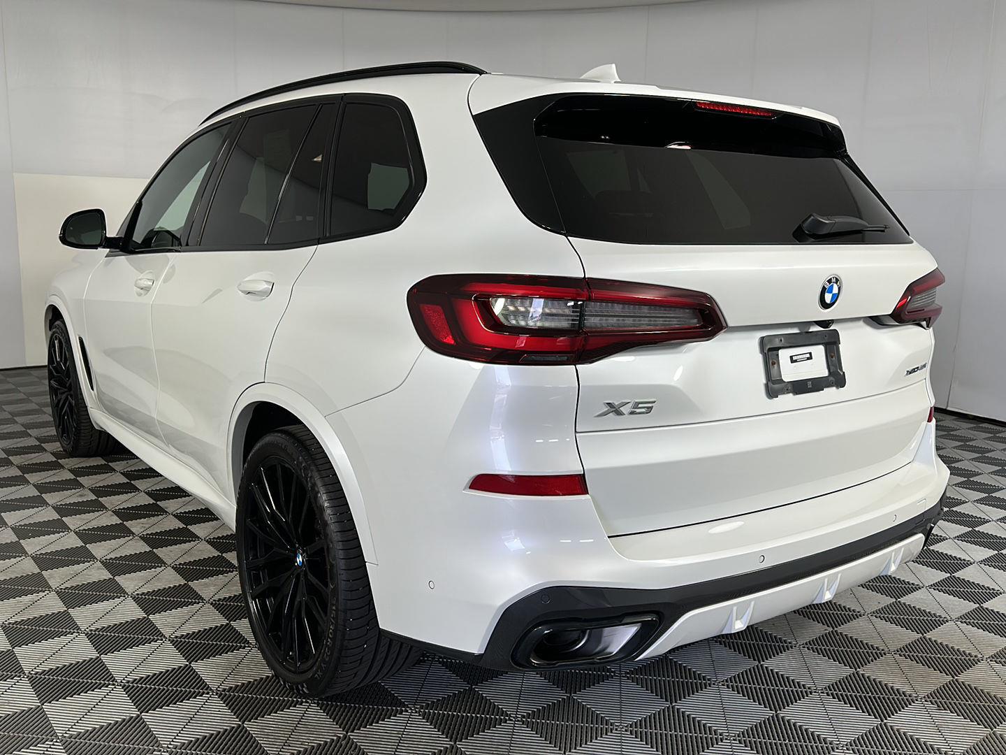 Used 2022 Mineral White Metallic BMW xDrive40i image 28