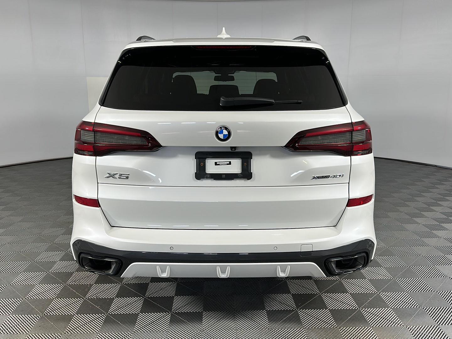 Used 2022 Mineral White Metallic BMW xDrive40i image 29