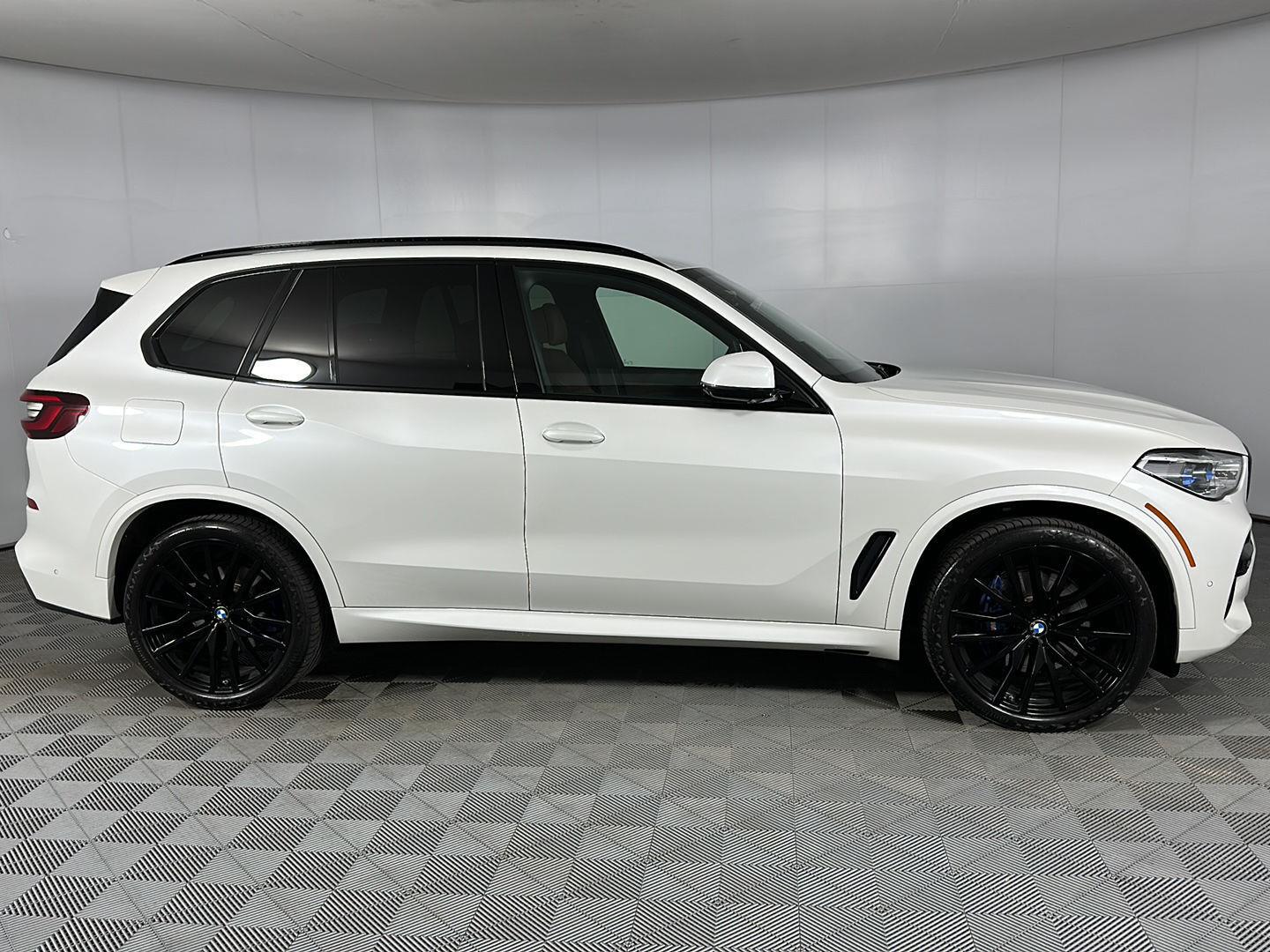 Used 2022 Mineral White Metallic BMW xDrive40i image 33