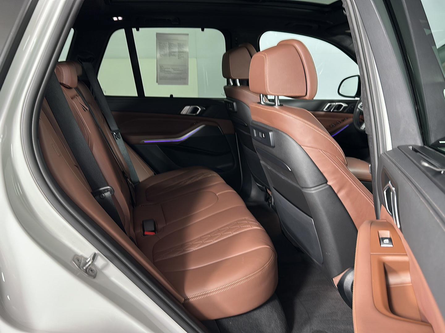 Used 2022 Mineral White Metallic BMW xDrive40i image 35