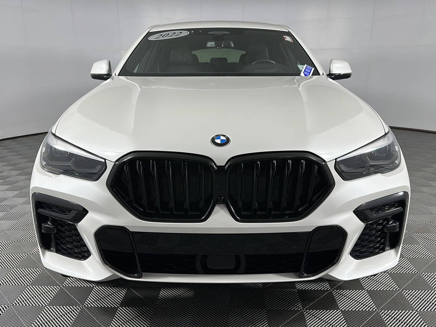 Used 2022 Mineral White Metallic BMW xDrive40i image 2