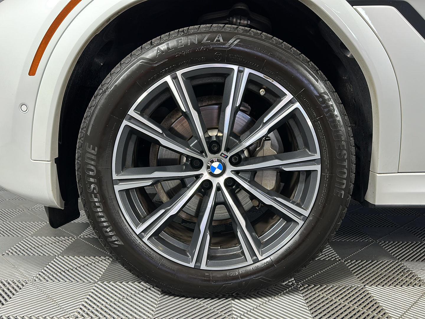 Used 2022 Mineral White Metallic BMW xDrive40i image 10