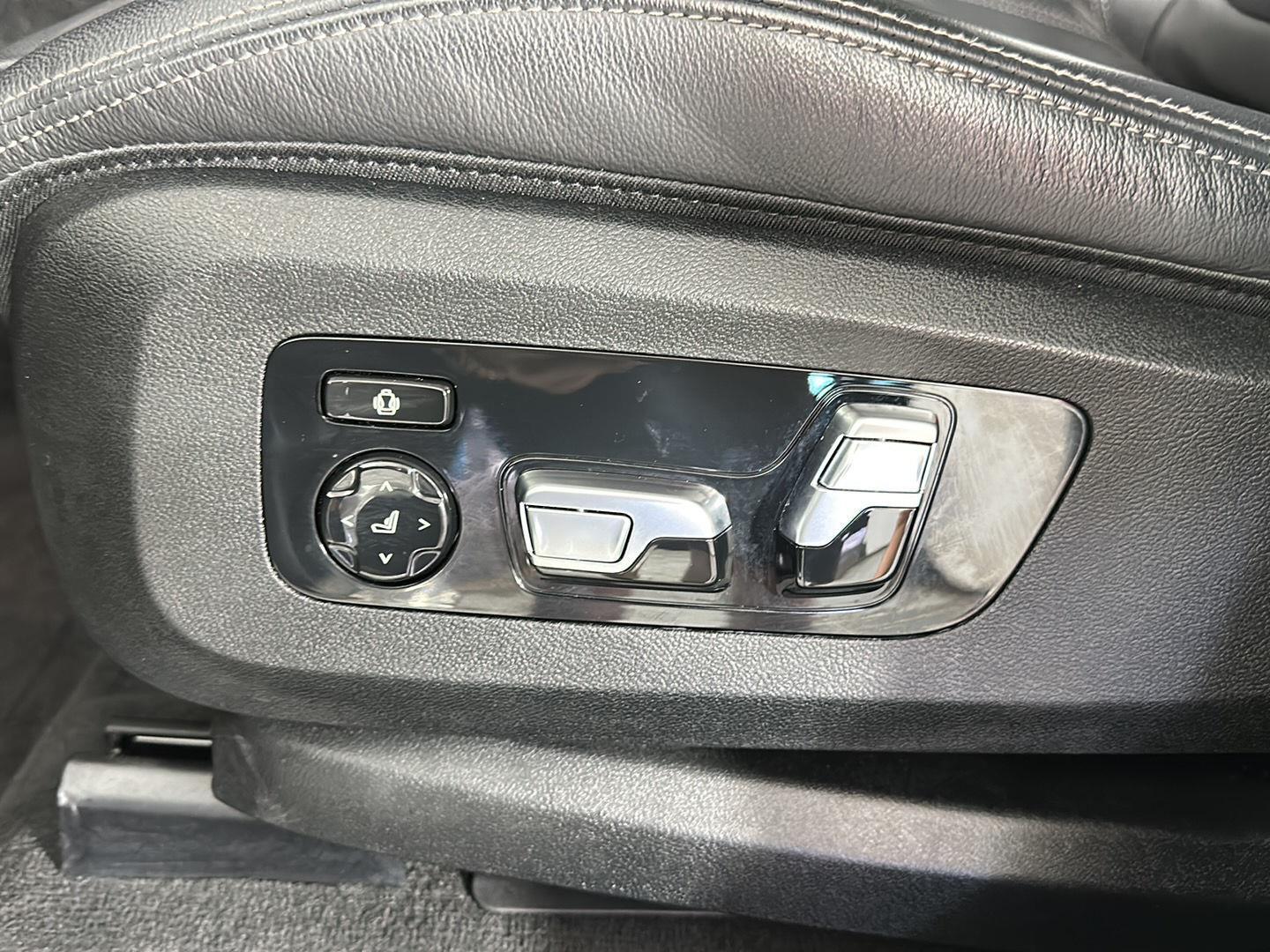 Used 2022 Mineral White Metallic BMW xDrive40i image 18