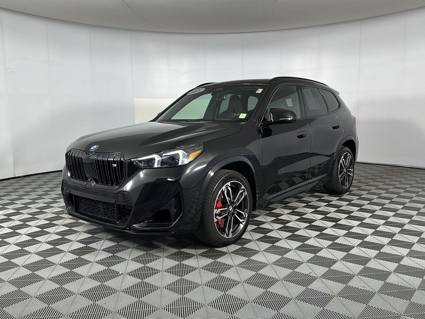 Used 2025 Black Sapphire Metallic BMW M35i image 3