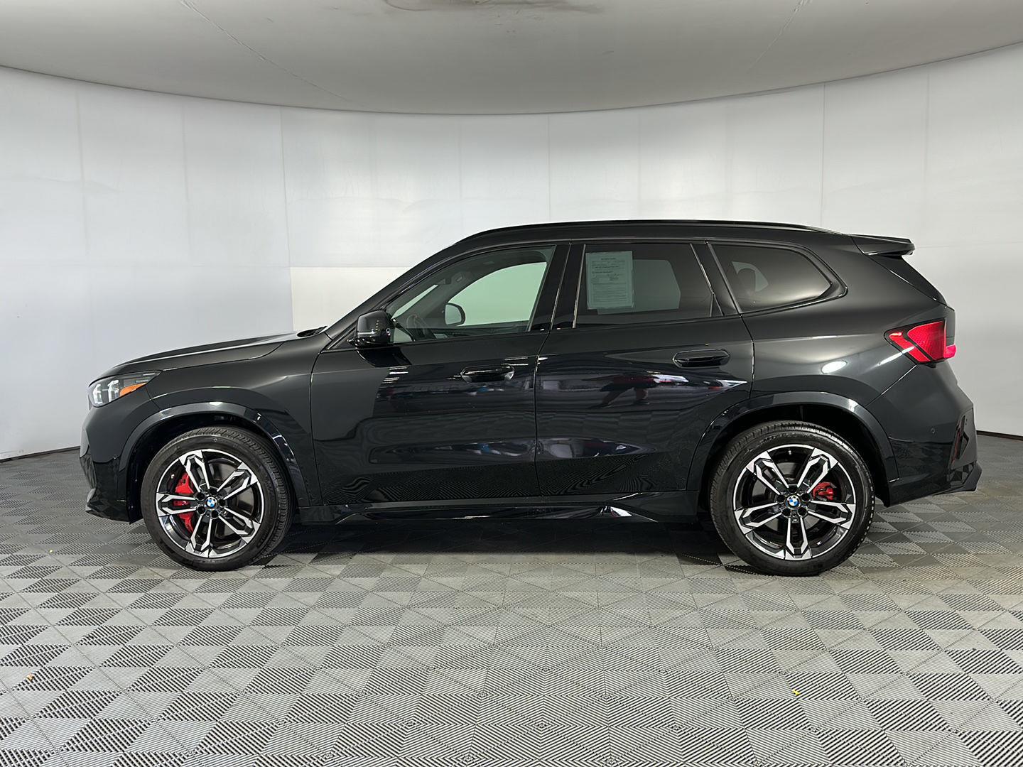 Used 2025 Black Sapphire Metallic BMW M35i image 4