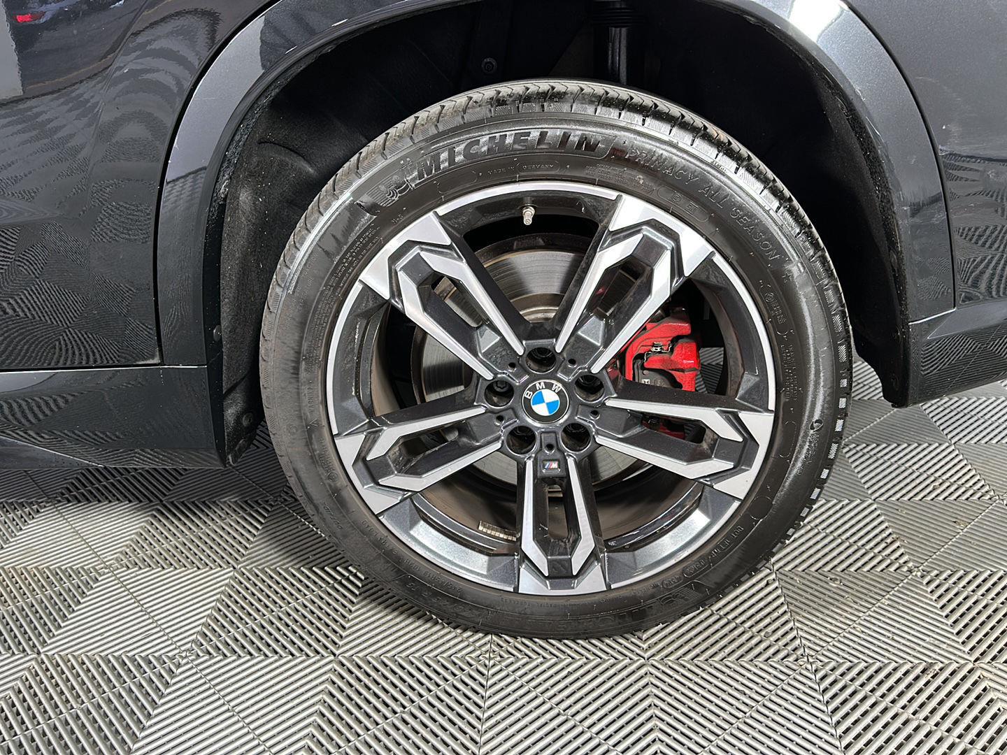 Used 2025 Black Sapphire Metallic BMW M35i image 5