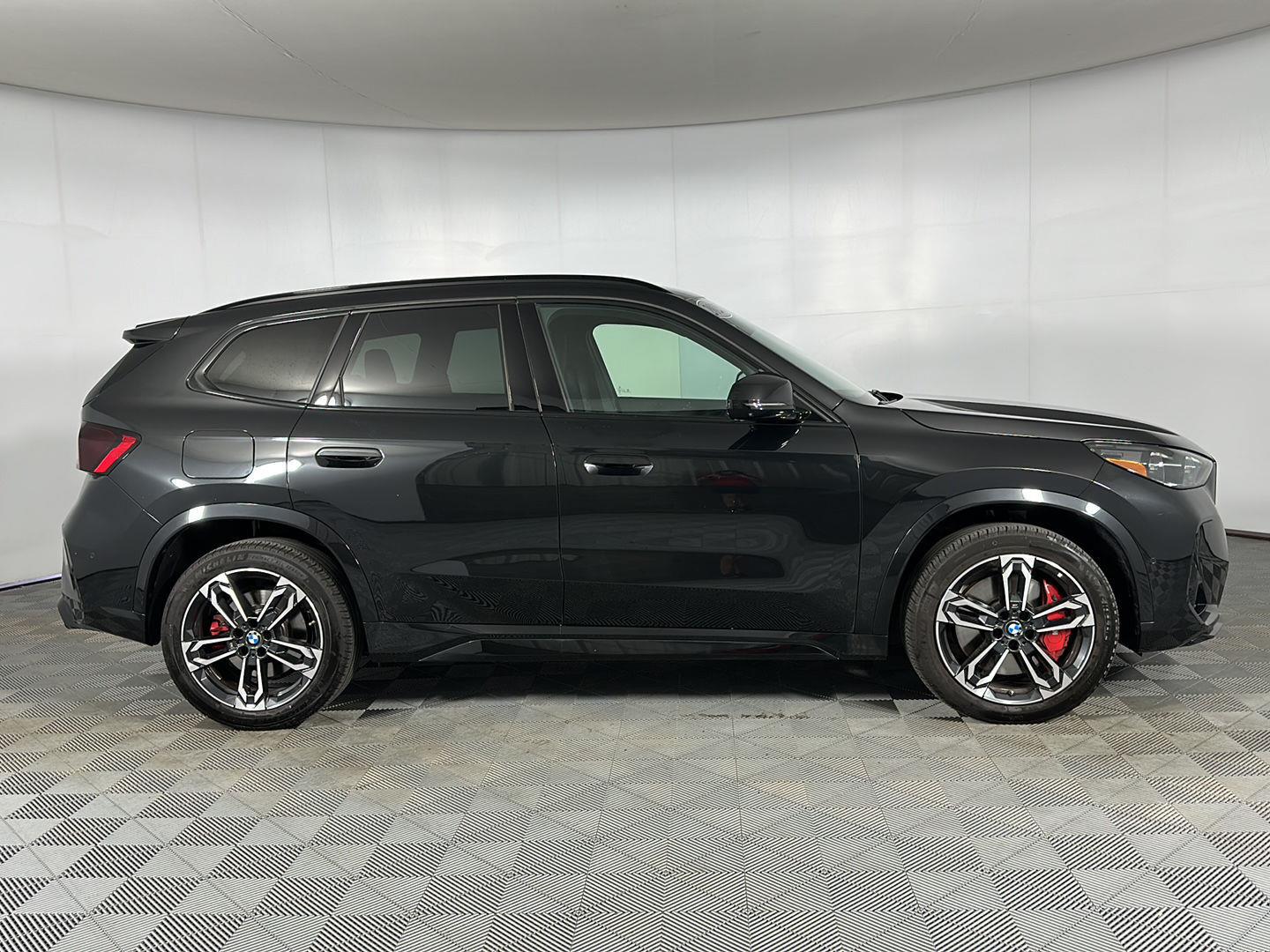 Used 2025 Black Sapphire Metallic BMW M35i image 25