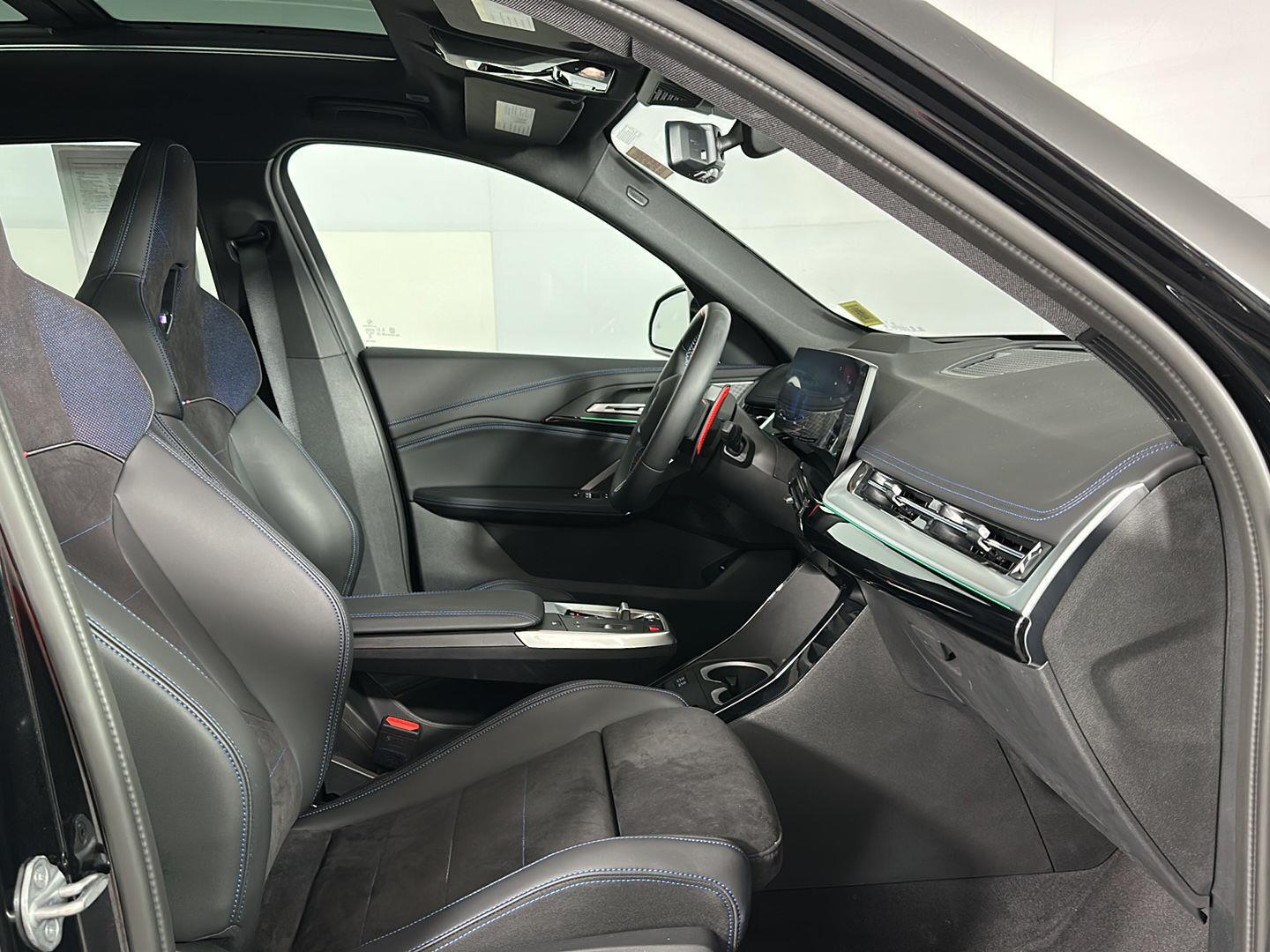 Used 2025 Black Sapphire Metallic BMW M35i image 27