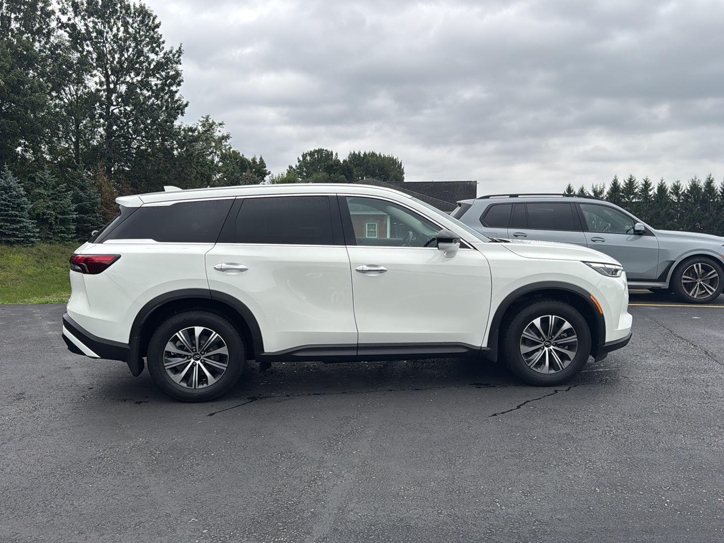 Used 2024 Glacier White INFINITI PURE image 2
