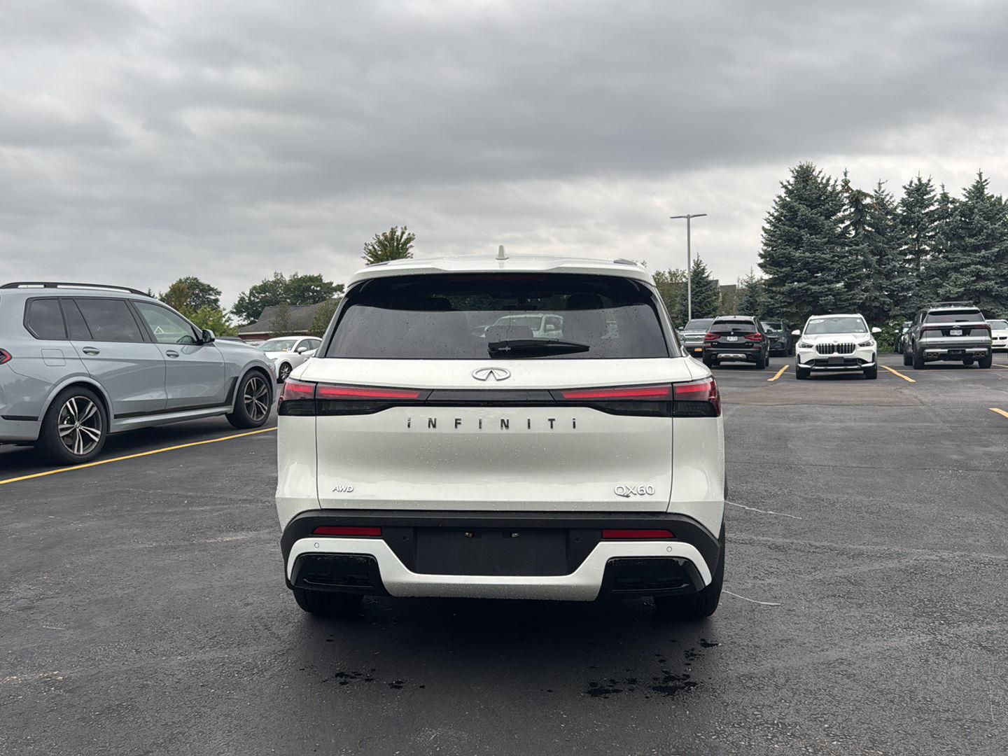 Used 2024 Glacier White INFINITI PURE image 4