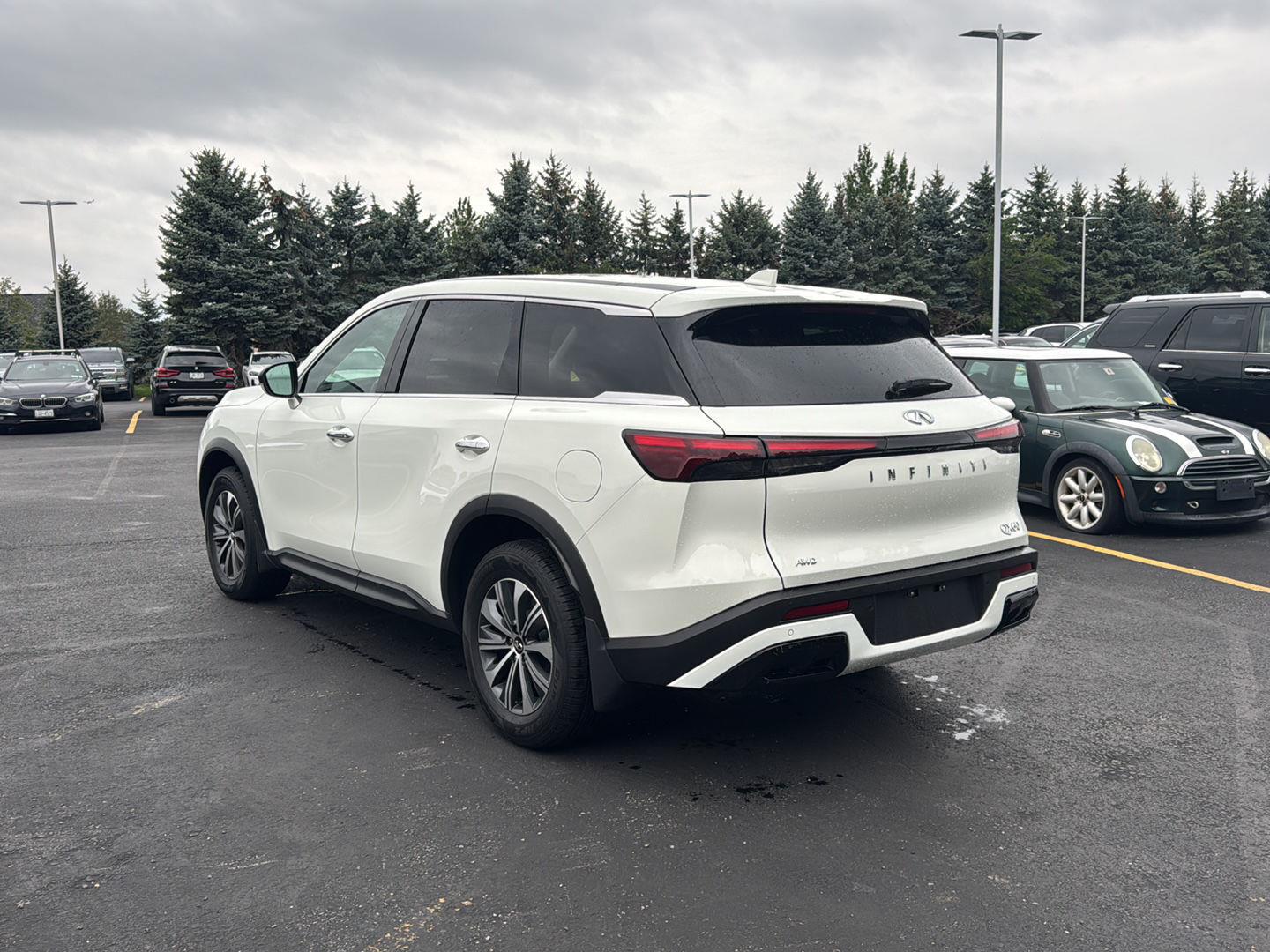 Used 2024 Glacier White INFINITI PURE image 5