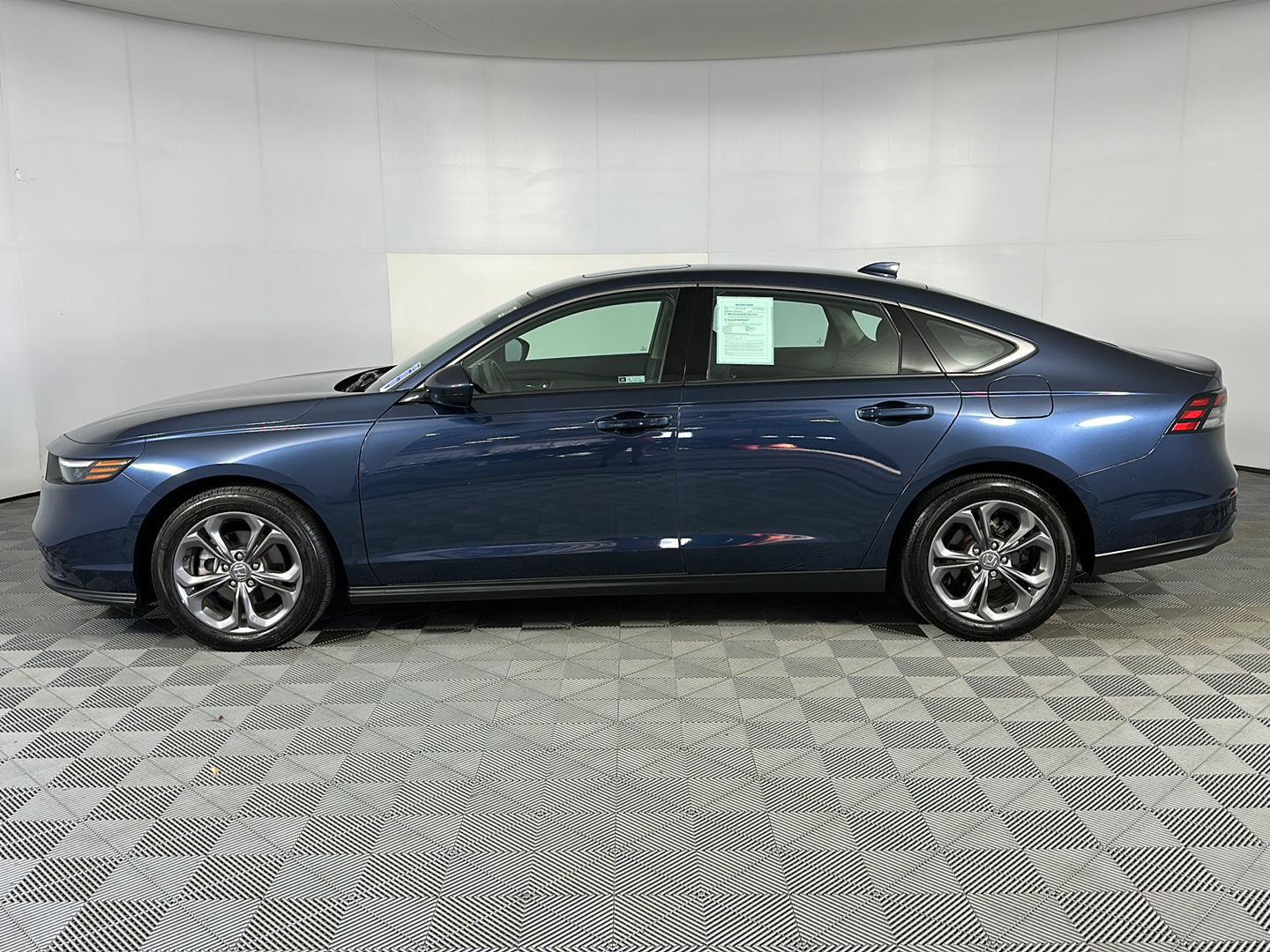 Used 2024 Canyon River Blue Metallic Honda EX image 7