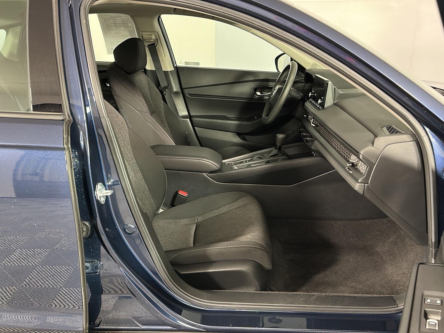 Used 2024 Canyon River Blue Metallic Honda EX image 31