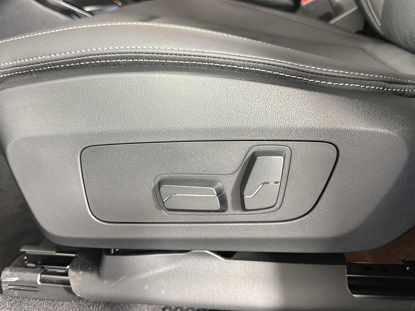 Certified Used 2023 Space Silver Metallic BMW xDrive28i image 14