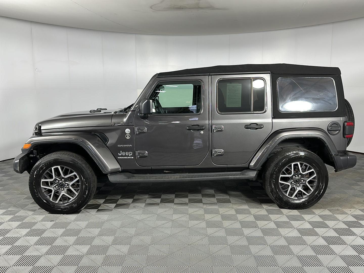 Used 2024 Granite Crystal Metallic Clearcoat Jeep Sahara image 8