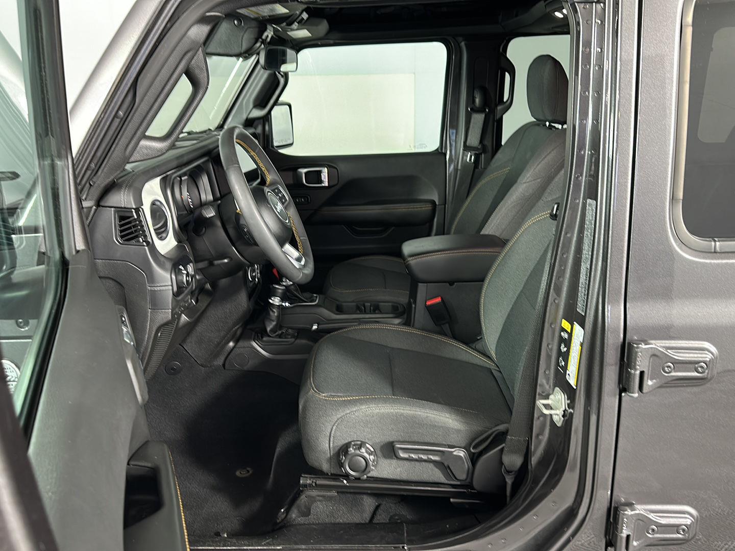 Used 2024 Granite Crystal Metallic Clearcoat Jeep Sahara image 12