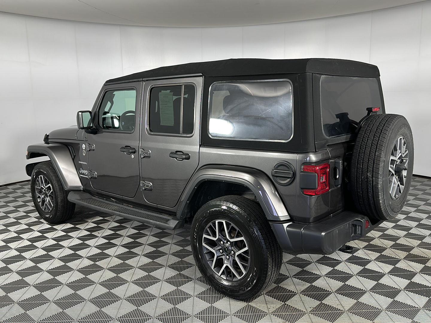 Used 2024 Granite Crystal Metallic Clearcoat Jeep Sahara image 26