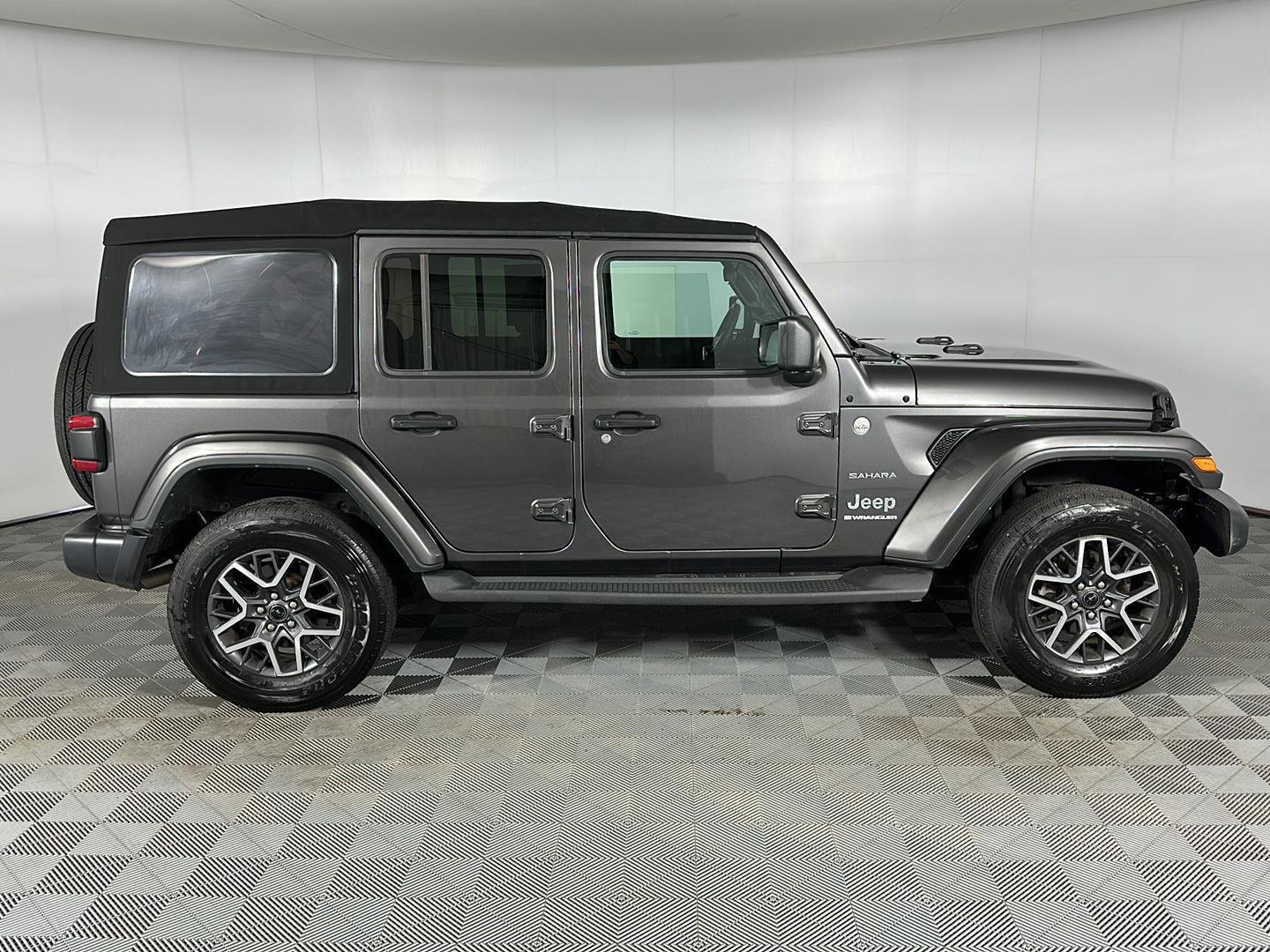 Used 2024 Granite Crystal Metallic Clearcoat Jeep Sahara image 30