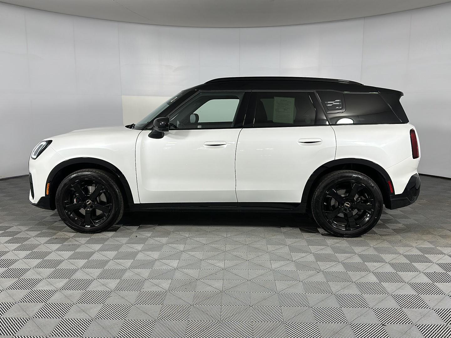 New 2027 Nanuq White Metallic MINI S ALL4 image 6