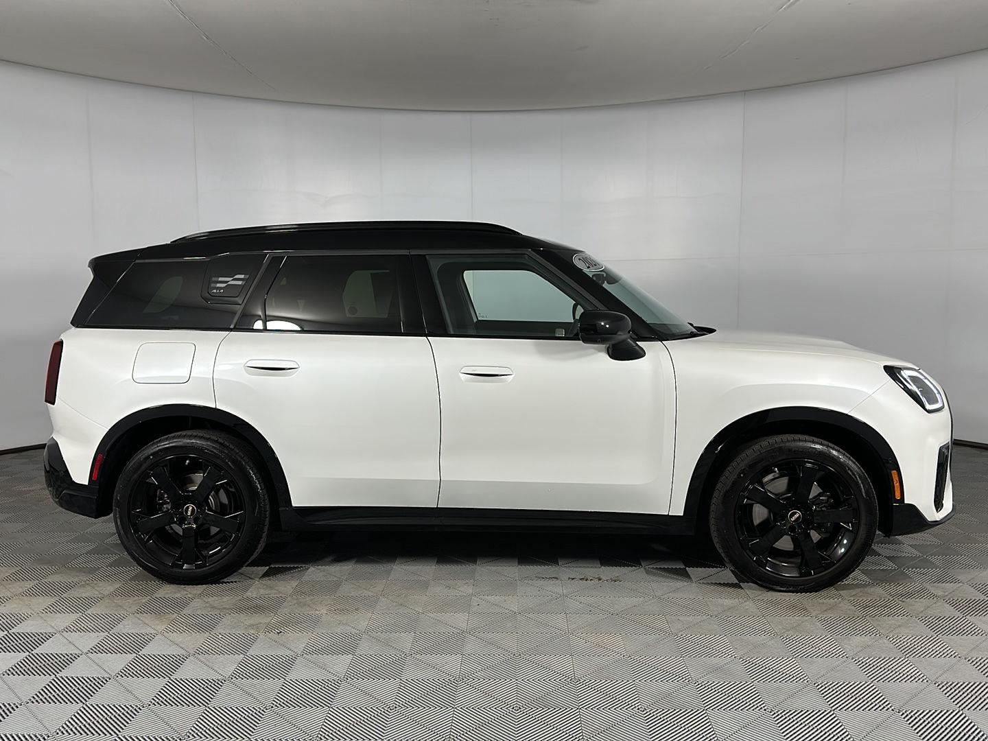 New 2027 Nanuq White Metallic MINI S ALL4 image 27