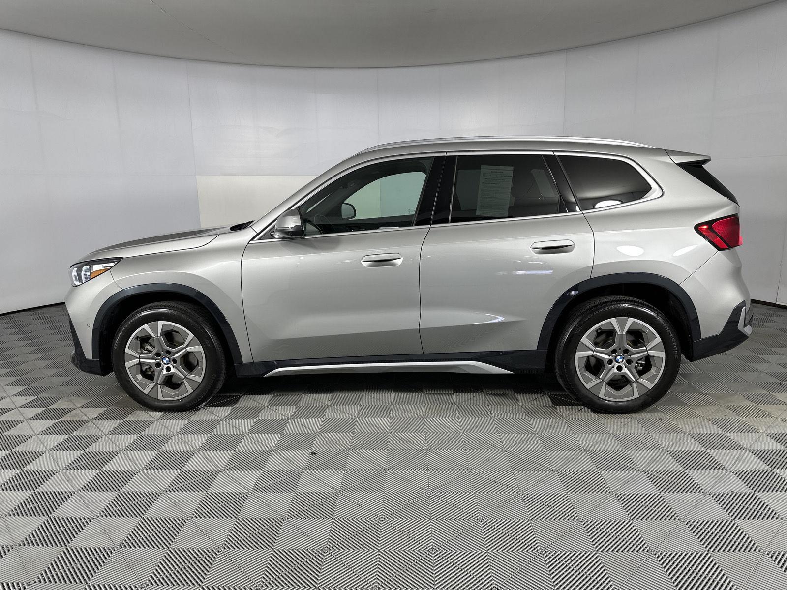 New 2026 Space Silver Metallic BMW xDrive28i image 5
