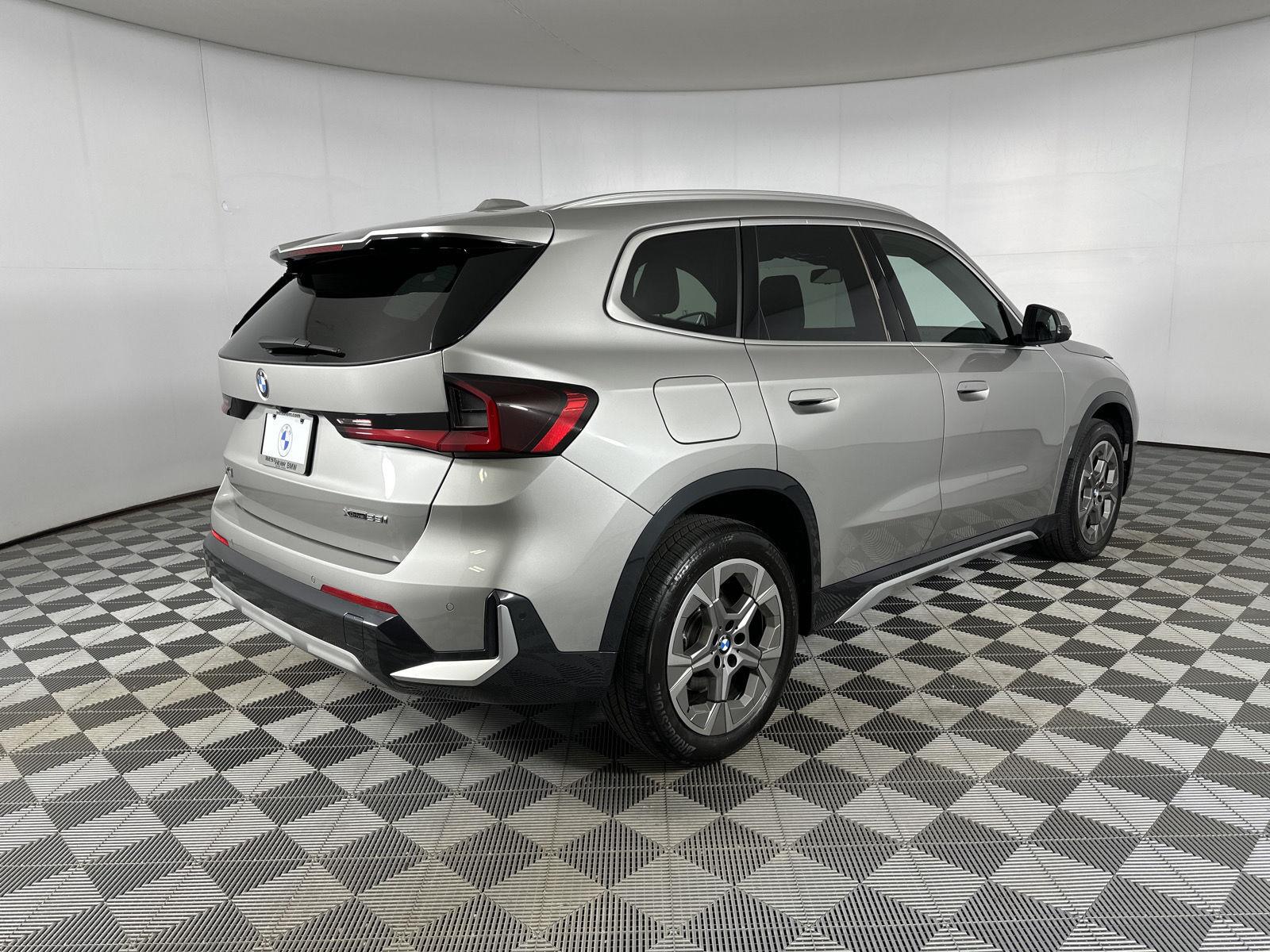 New 2026 Space Silver Metallic BMW xDrive28i image 25