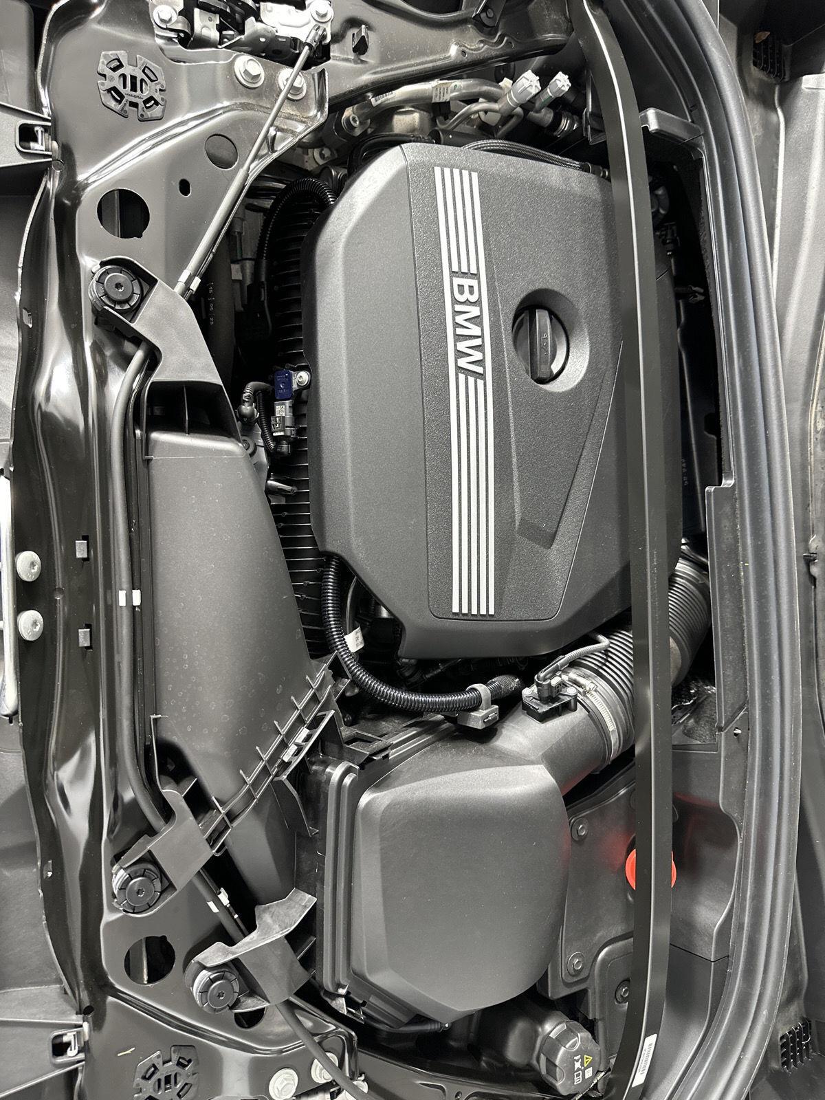 New 2026 Space Silver Metallic BMW xDrive28i image 28