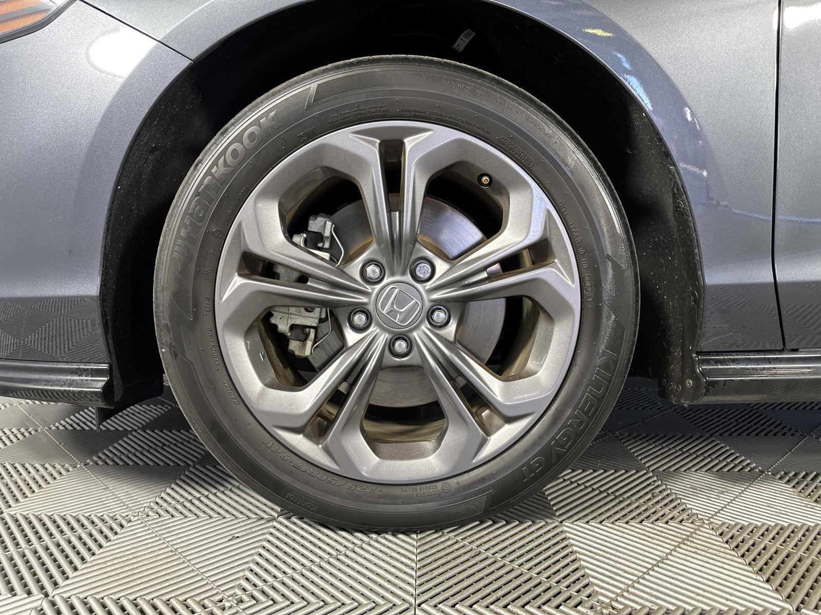Used 2024 Meteorite Gray Metallic Honda EX-L image 6