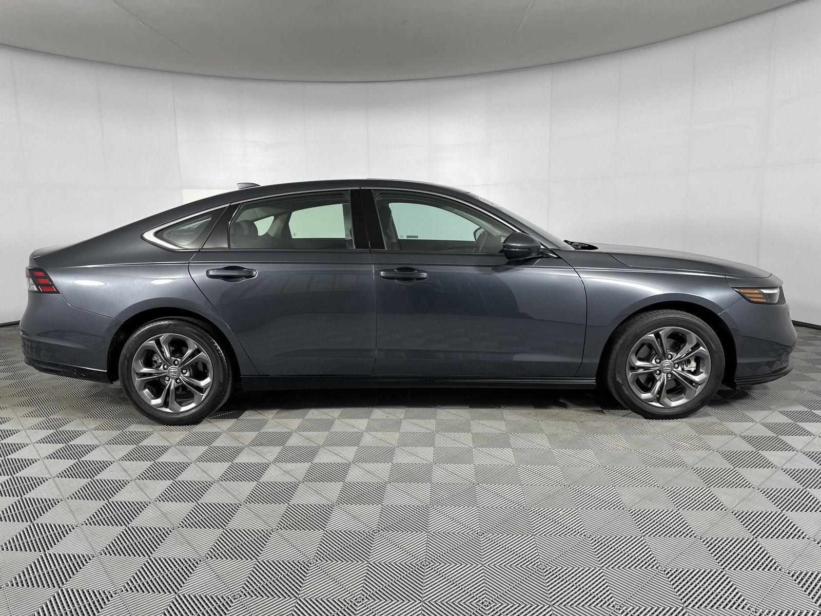 Used 2024 Meteorite Gray Metallic Honda EX-L image 27