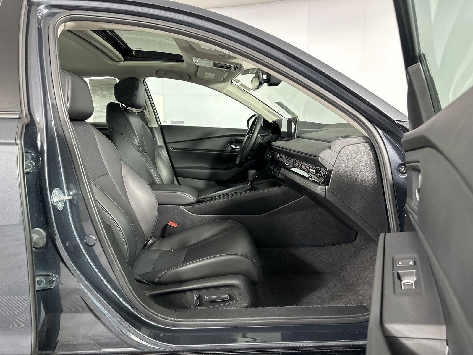 Used 2024 Meteorite Gray Metallic Honda EX-L image 28