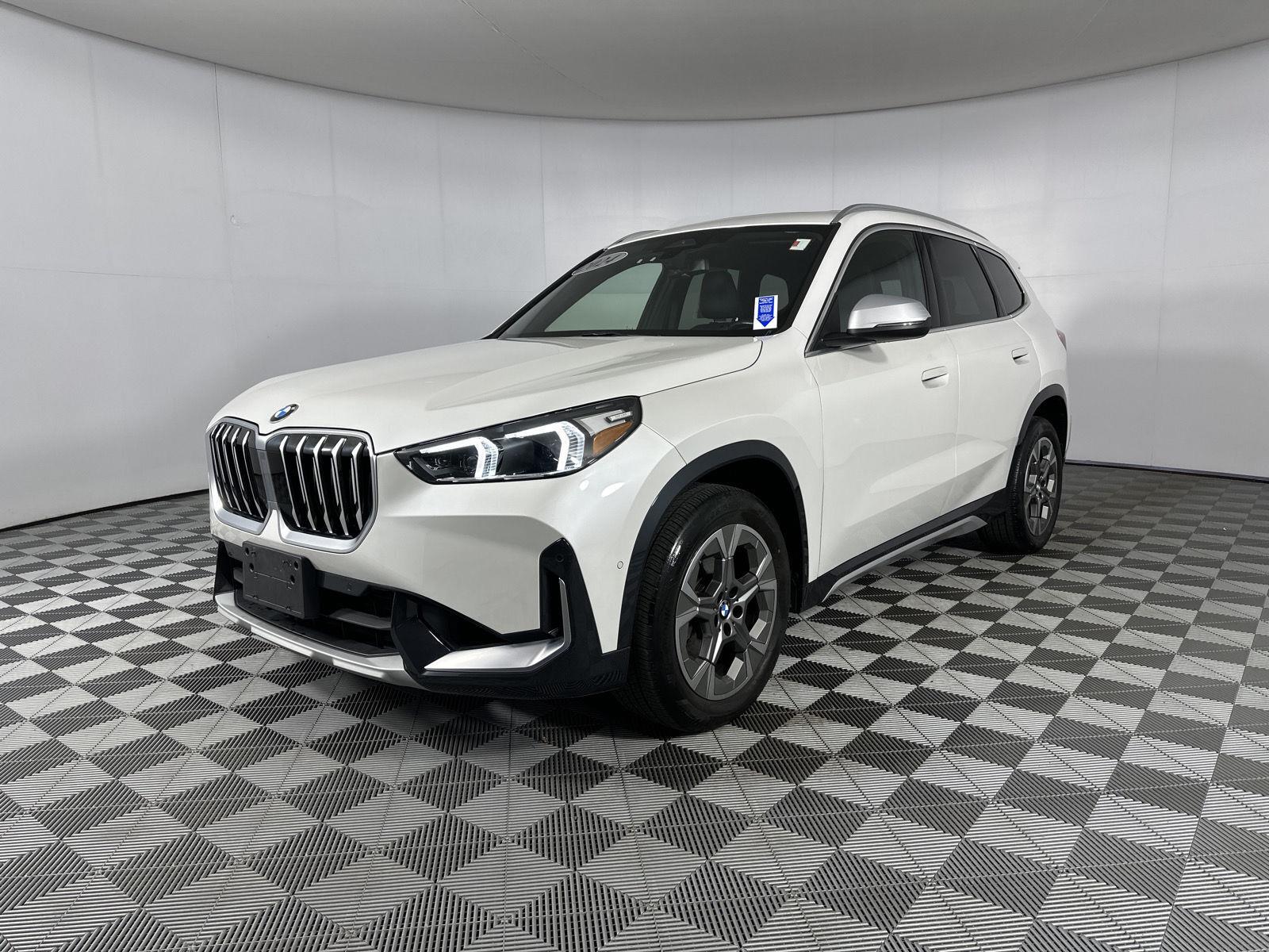 Used 2024 Mineral White Metallic BMW xDrive28i image 3