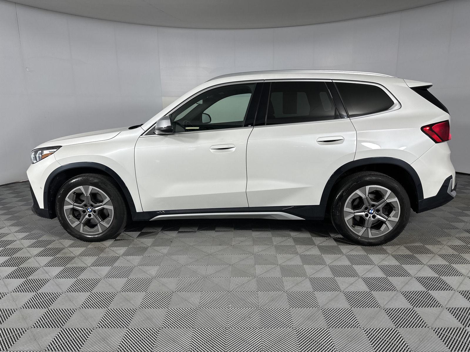 Used 2024 Mineral White Metallic BMW xDrive28i image 4