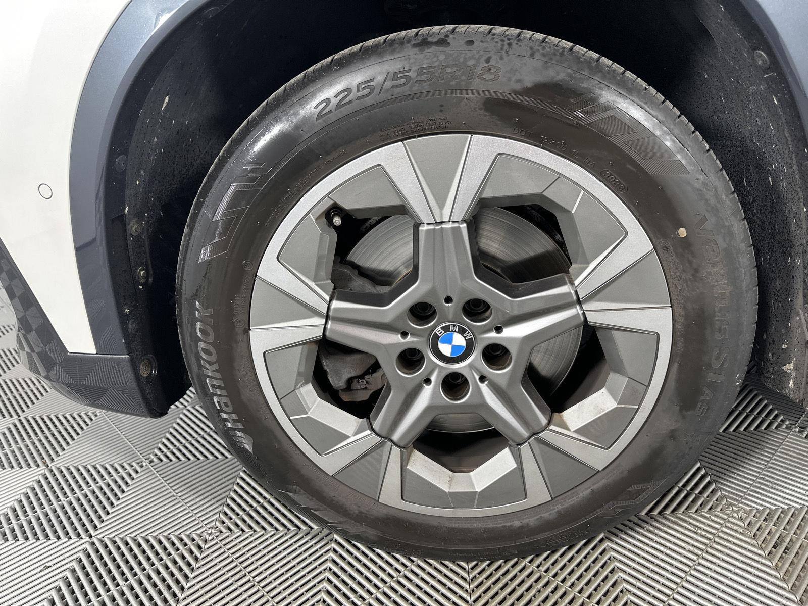 Used 2024 Mineral White Metallic BMW xDrive28i image 5