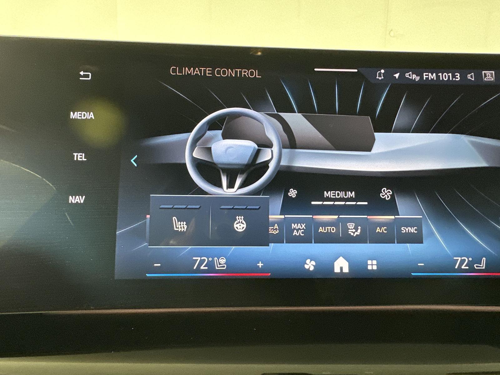 Used 2024 Mineral White Metallic BMW xDrive28i image 14