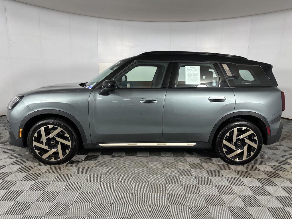 New 2026 Smokey Green Metallic MINI S Signature Plus image 7