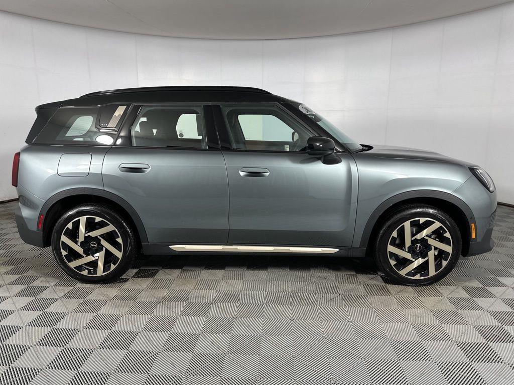 New 2026 Smokey Green Metallic MINI S Signature Plus image 28