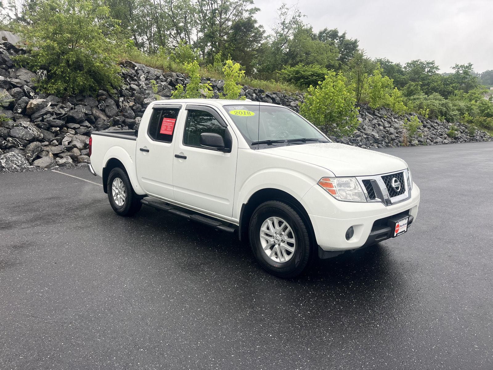Glacier White 2018 Nissan Frontier SV V6 Crew Cab 4WD Pickup Truck Four-Wheel Drive Automatic