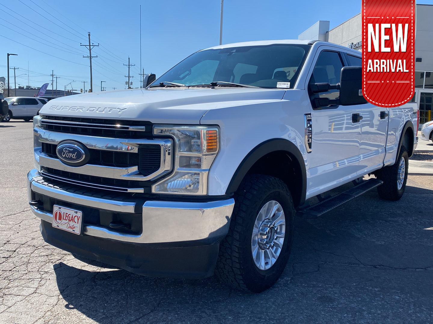 Oxford White 2022 Ford F-250 Super Duty XLT Crew Cab 4WD Pickup Truck Four-Wheel Drive 6-Speed Automatic