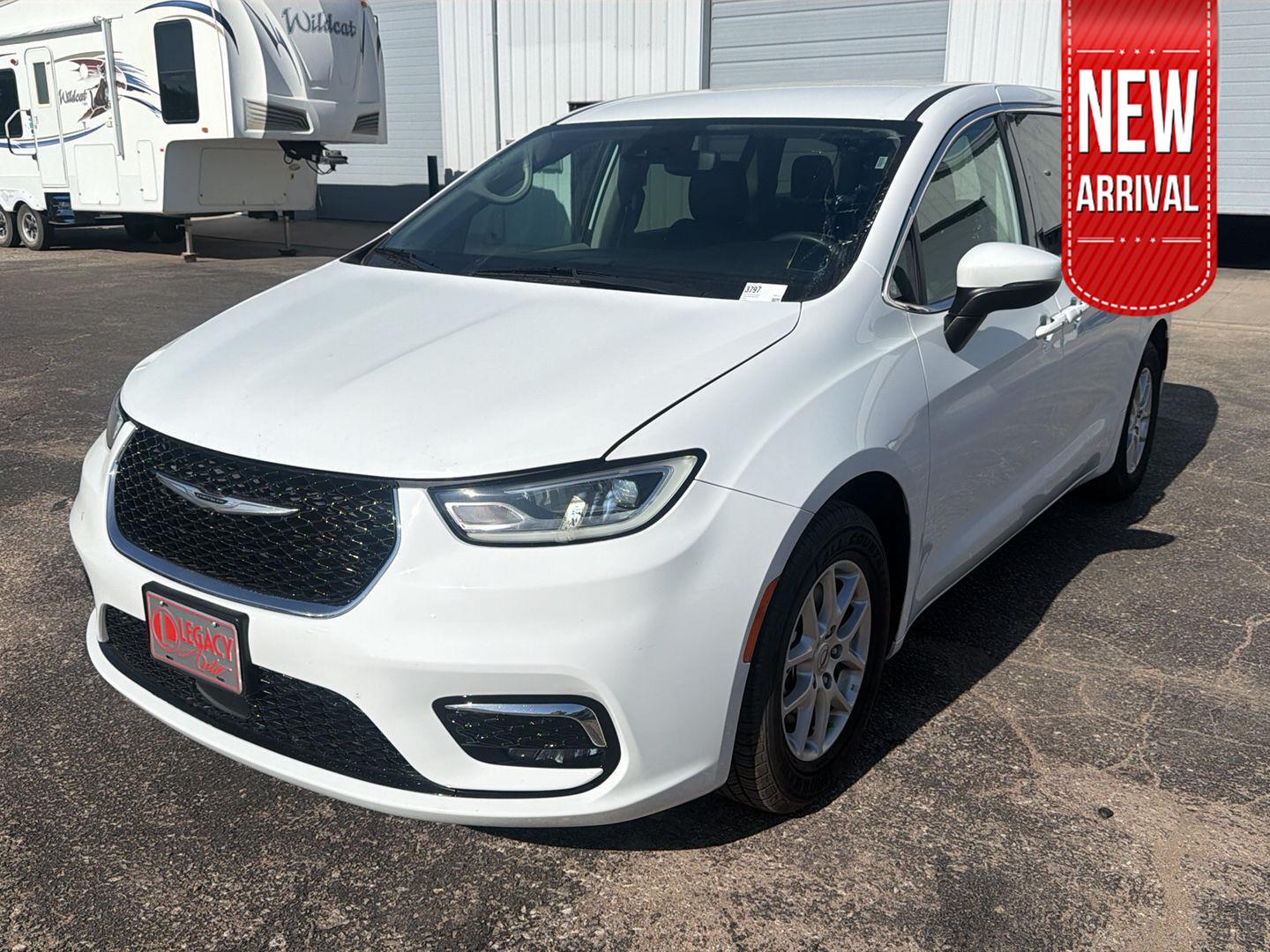 Bright White Clearcoat 2023 Chrysler Pacifica Touring L FWD Minivan Front-Wheel Drive 9-Speed Automatic