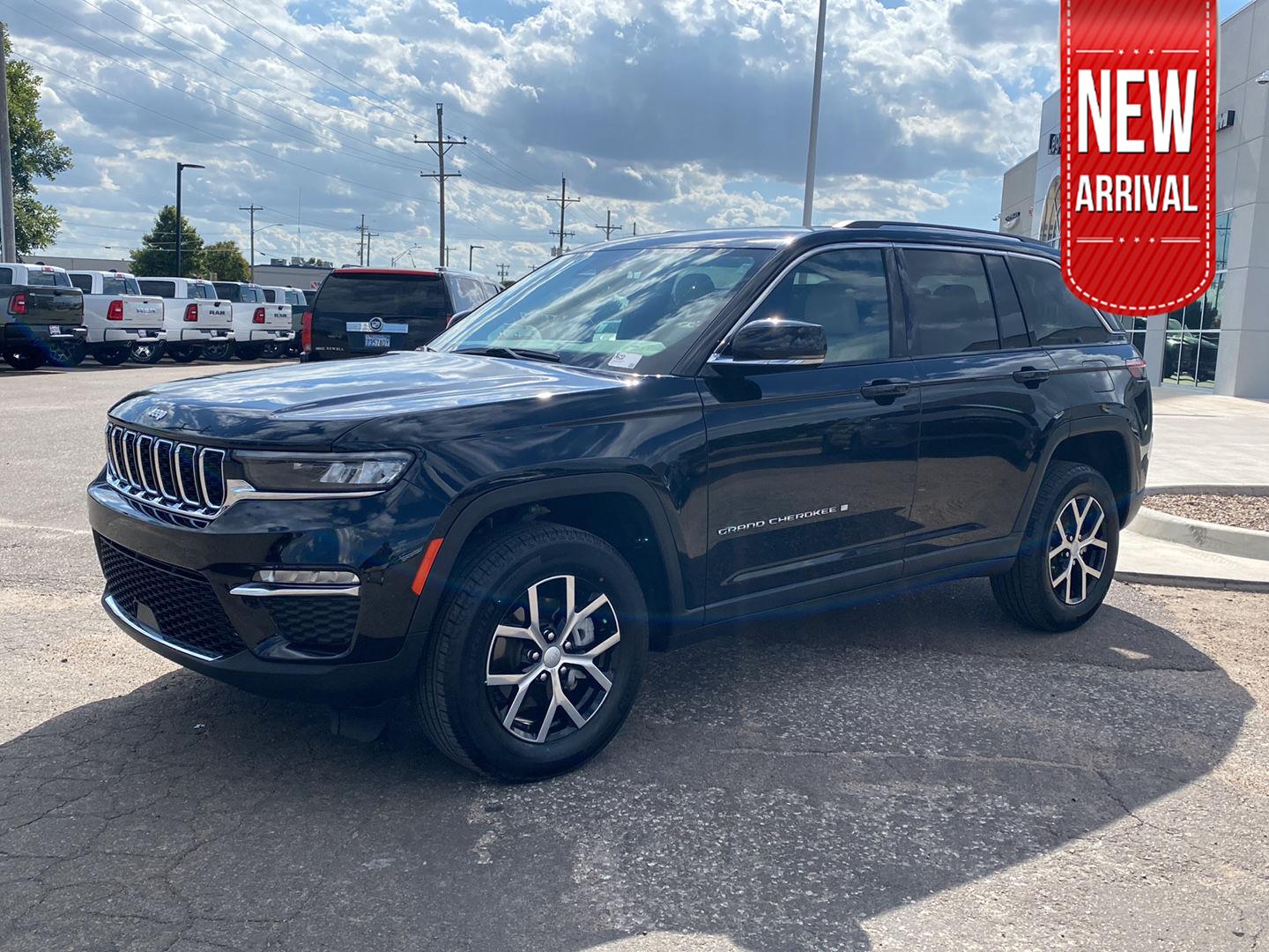 Diamond Black Crystal Pearlcoat 2023 Jeep Grand Cherokee SUV / Crossover Four-Wheel Drive 8-Speed Automatic